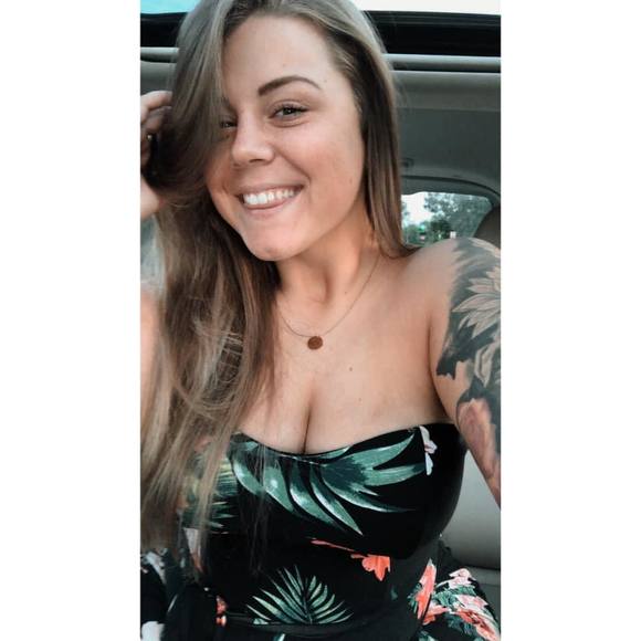 Meet your Posher, Hillary - Picture 1 of 1